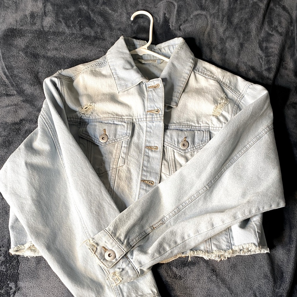 Fashion Nova Light wash edge cropped denim jacket